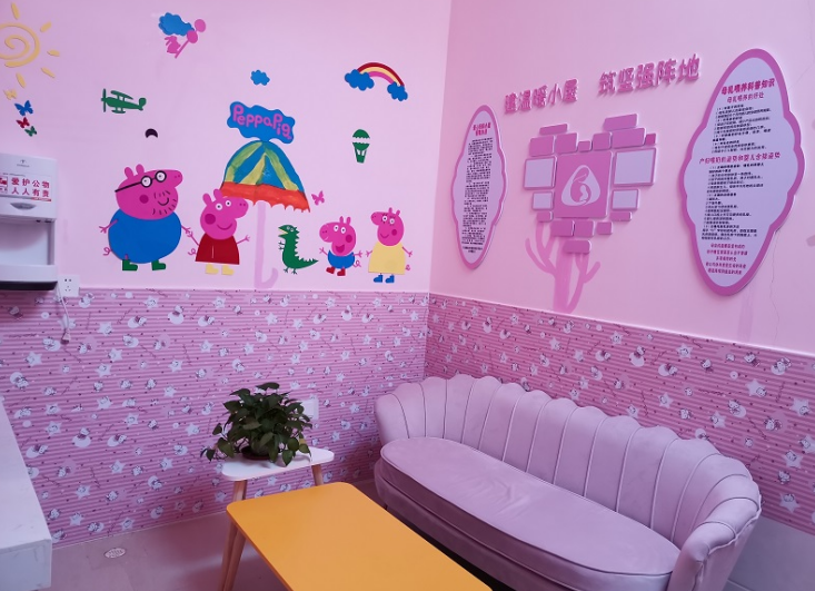 公路服务区有限公司徐闻服务区"工会爱心妈妈小屋"休息的妈咪开心地说