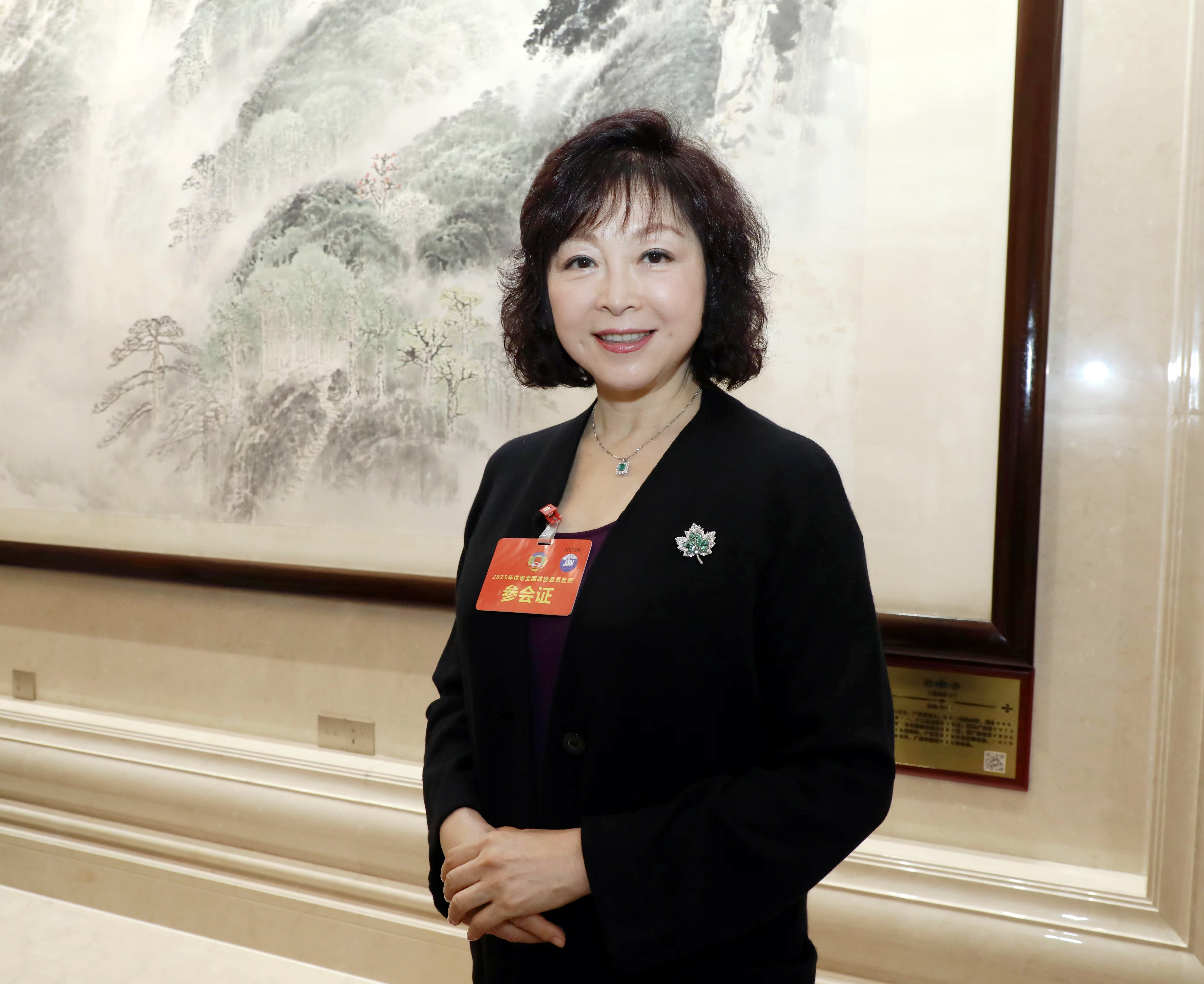 住粤全国政协委员孟丽红接受采访。摄/梁志锴