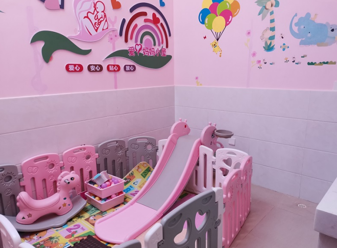 湛江市徐闻服务区拓展多功能区 爱心妈妈小屋"有爱有温度"